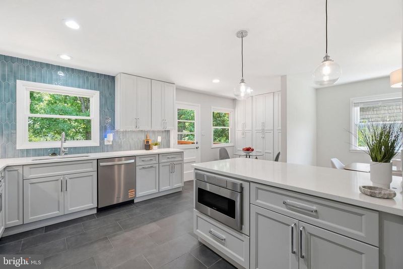 8501 Cherry Valley Ln, Alexandria, VA 22309