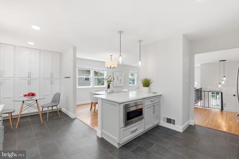 8501 Cherry Valley Ln, Alexandria, VA 22309