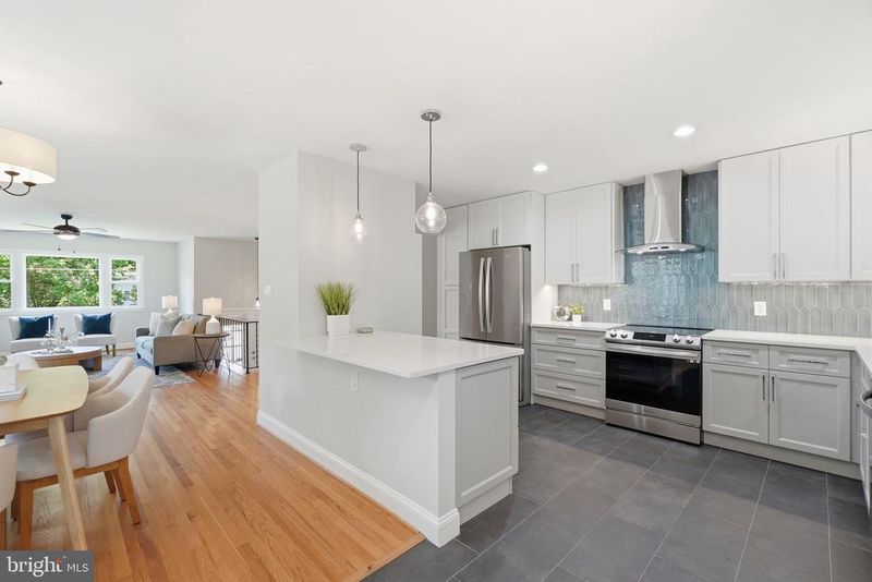 8501 Cherry Valley Ln, Alexandria, VA 22309
