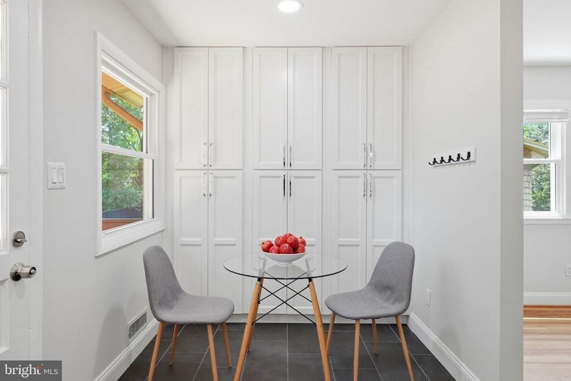 8501 Cherry Valley Ln, Alexandria, VA 22309