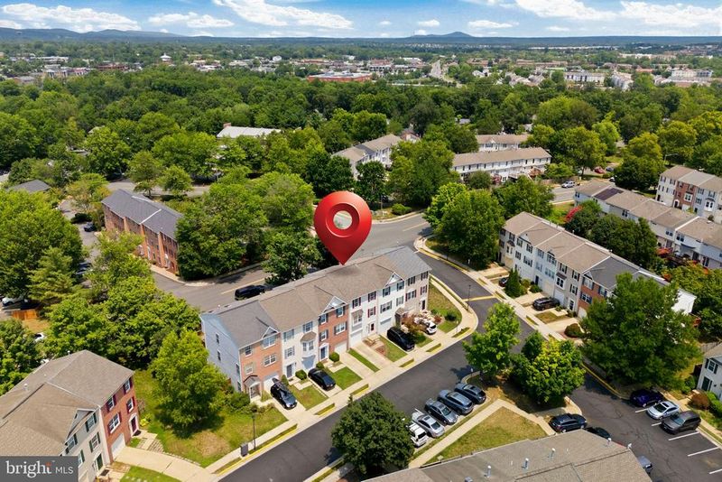 806 E Vanderbilt Ter SE, Leesburg, VA 20175