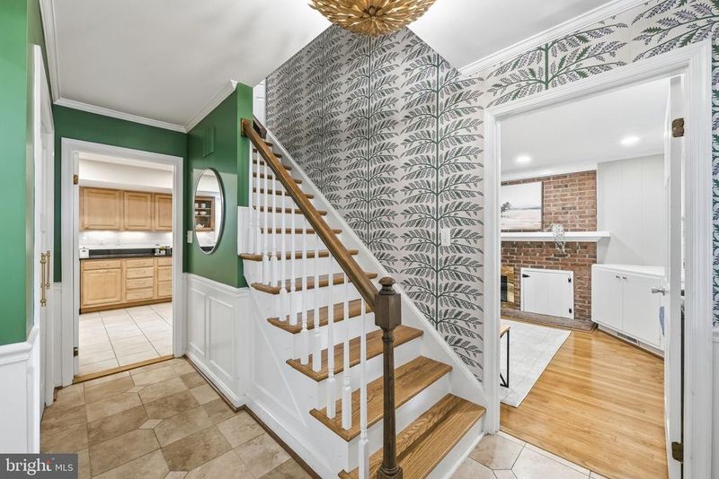 8607 Pilgrim Ct, Alexandria, VA 22308