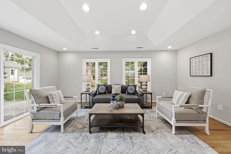 8607 Pilgrim Ct, Alexandria, VA 22308