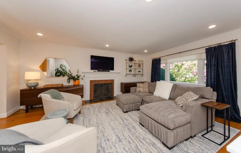 971 N Rochester St, Arlington, VA 22205