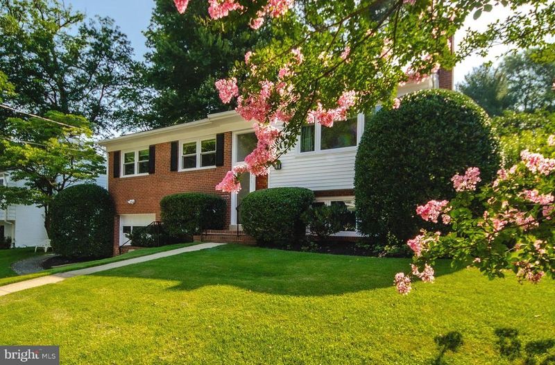 971 N Rochester St, Arlington, VA 22205