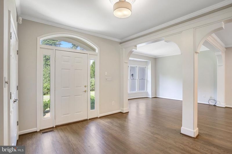 710 Parrish Farm Ln, Great Falls, VA 22066