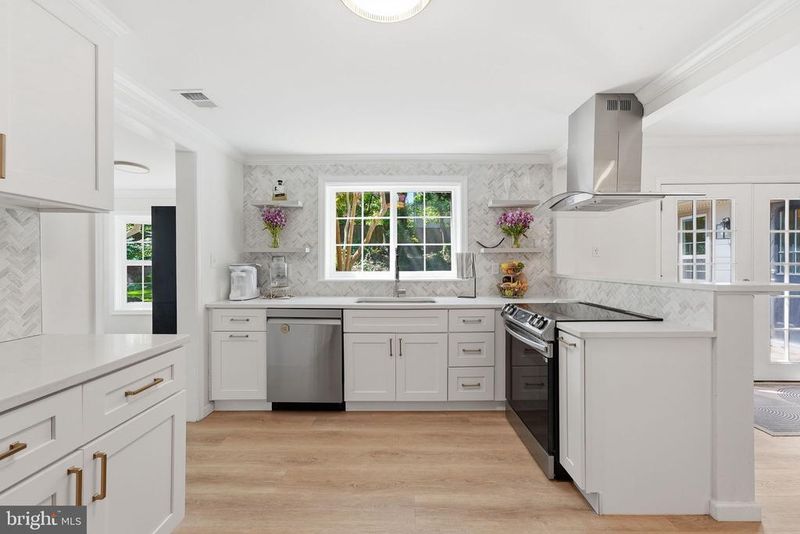 6001 Beech Tree Dr, Alexandria, VA 22310
