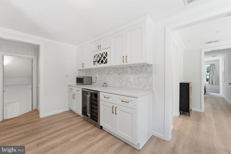 6001 Beech Tree Dr, Alexandria, VA 22310
