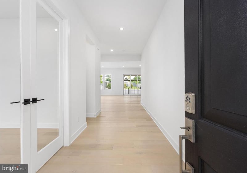 6189 8th Pl N, Arlington, VA 22205