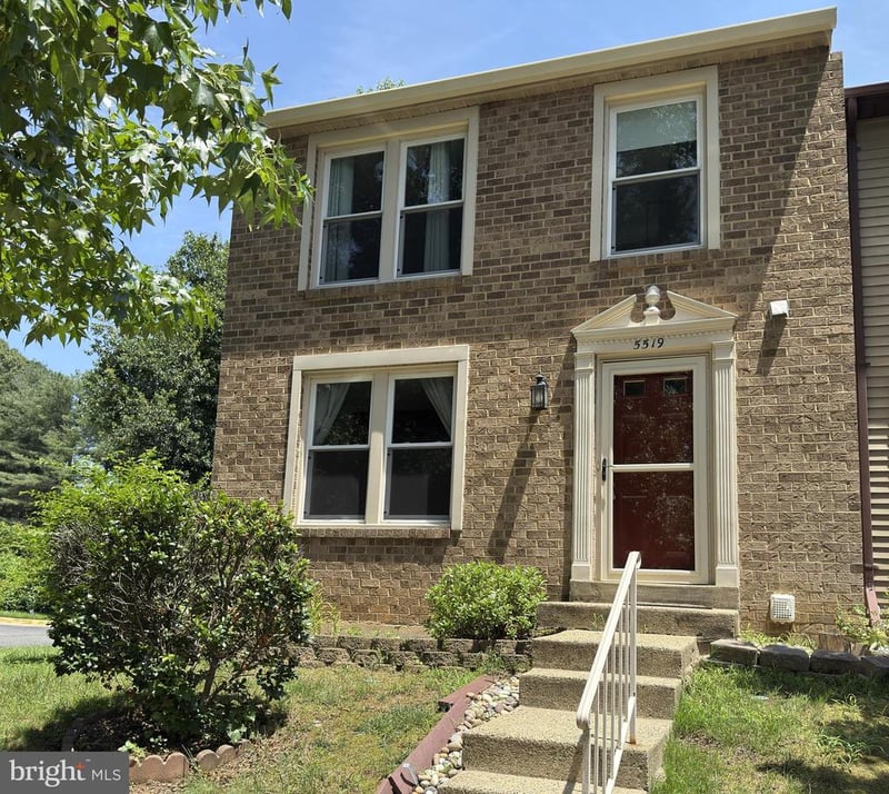 5519 Inverness Woods Ct, Fairfax, VA 22032