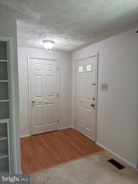 5519 Inverness Woods Ct, Fairfax, VA 22032