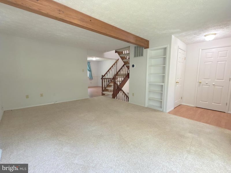 5519 Inverness Woods Ct, Fairfax, VA 22032