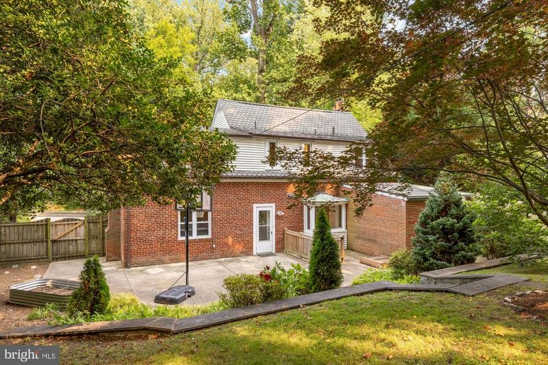6814 Oregon Ave NW, Washington, DC 20015