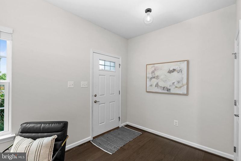 20 Eisentown Dr, Lovettsville, VA 20180