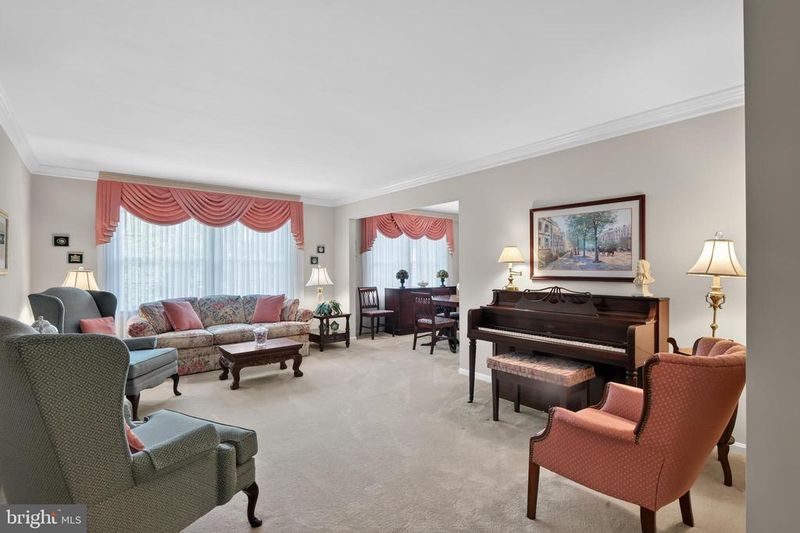 8024 Garlot Dr, Annandale, VA 22003