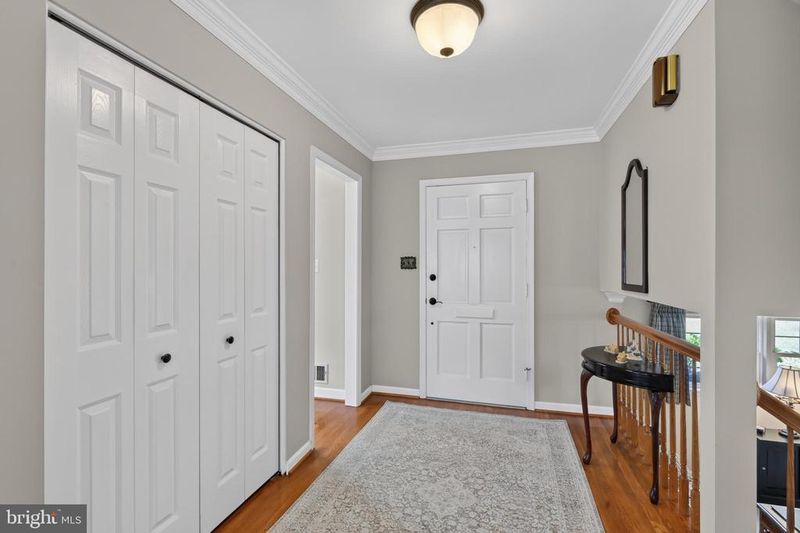 8024 Garlot Dr, Annandale, VA 22003