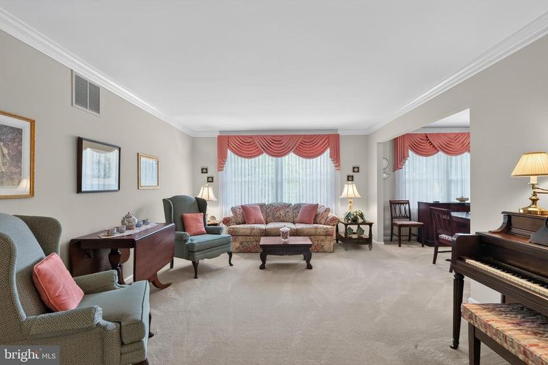 8024 Garlot Dr, Annandale, VA 22003