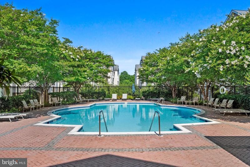 514 Sunset View Ter SE #207, Leesburg, VA 20175