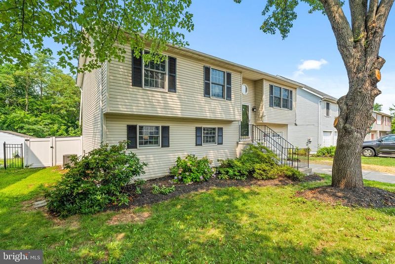1015 Cheryls Ct, Frederick, MD 21703