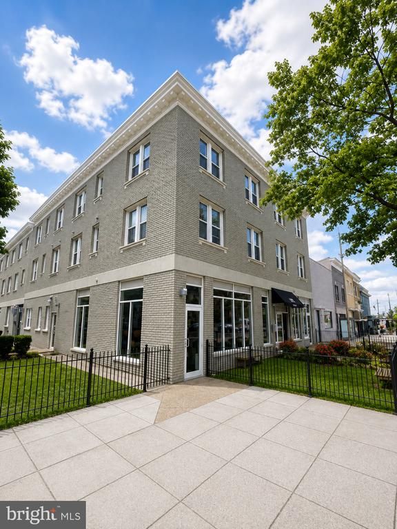 1352 Longfellow St NW #206, Washington, DC 20011