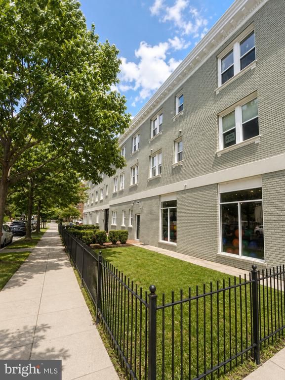 1352 Longfellow St NW #206, Washington, DC 20011