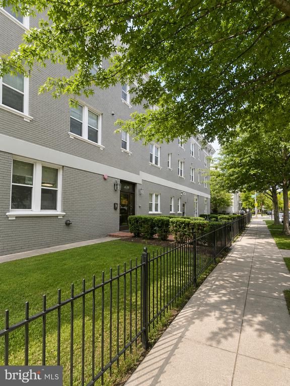 1352 Longfellow St NW #206, Washington, DC 20011
