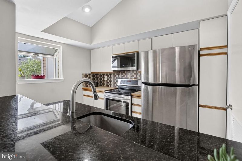 4531 28th Rd S #F, Arlington, VA 22206