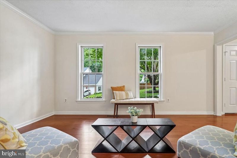 15427 Skyline Dr, Dumfries, VA 22025