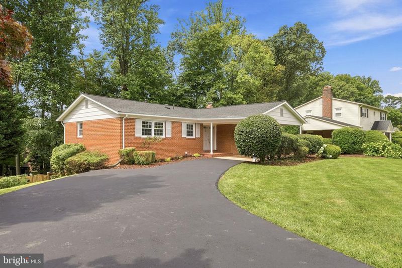 6922 Sydenstricker Rd, Springfield, VA 22152