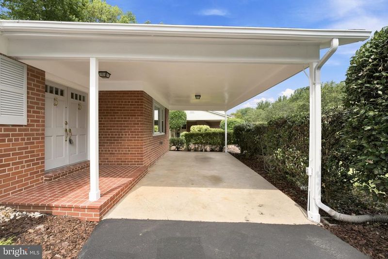 6922 Sydenstricker Rd, Springfield, VA 22152