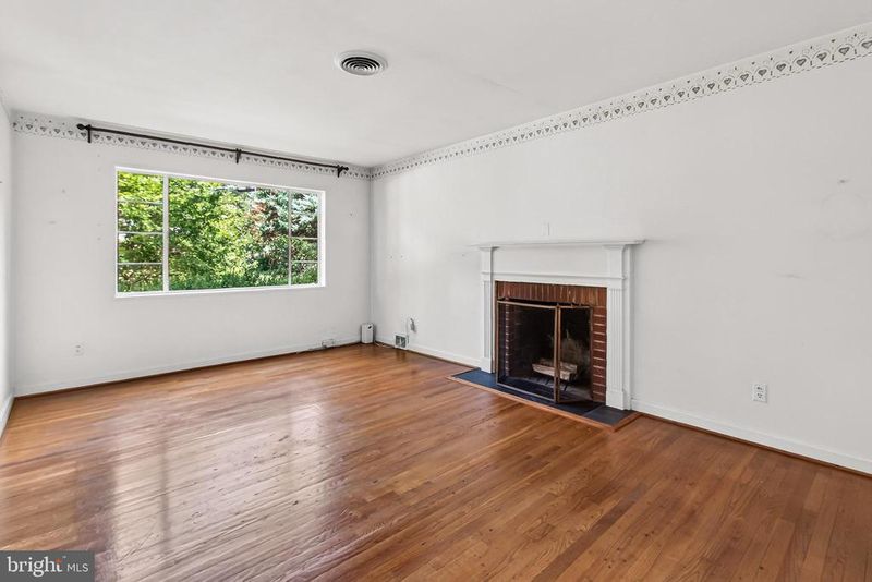 3159 Patrick Henry Dr, Falls Church, VA 22044