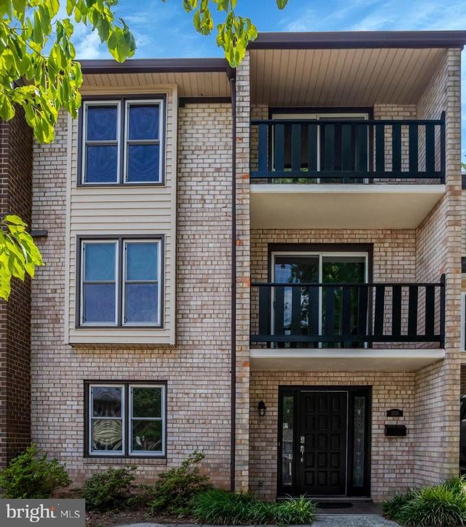 2130 Military Rd, Arlington, VA 22207