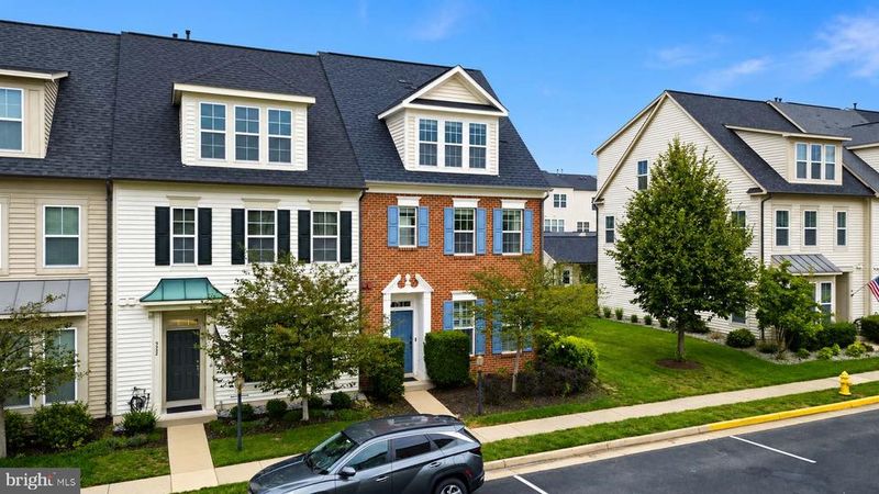 9320 Alvyn Lake Cir, Bristow, VA 20136