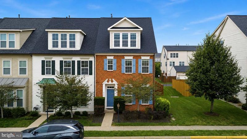 9320 Alvyn Lake Cir, Bristow, VA 20136