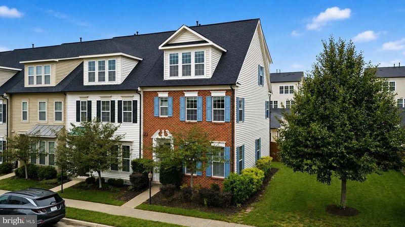 9320 Alvyn Lake Cir, Bristow, VA 20136