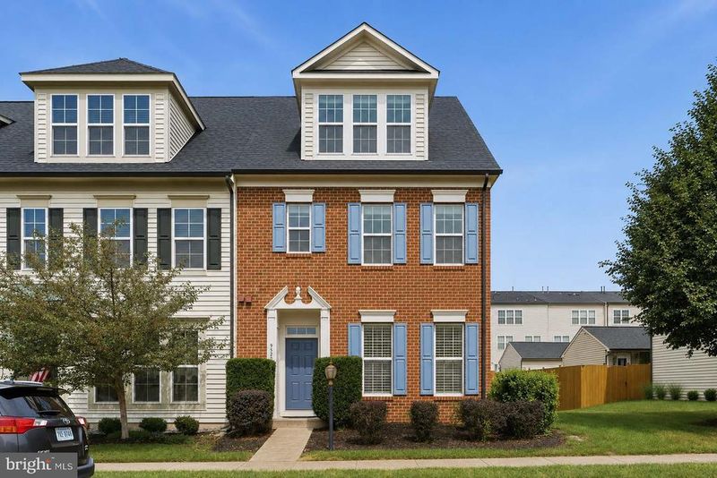 9320 Alvyn Lake Cir, Bristow, VA 20136