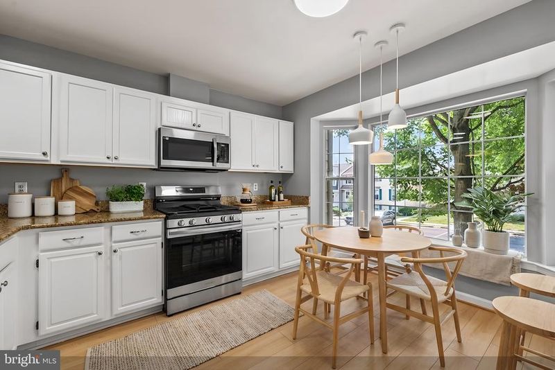 5166 Havering Way, Woodbridge, VA 22193