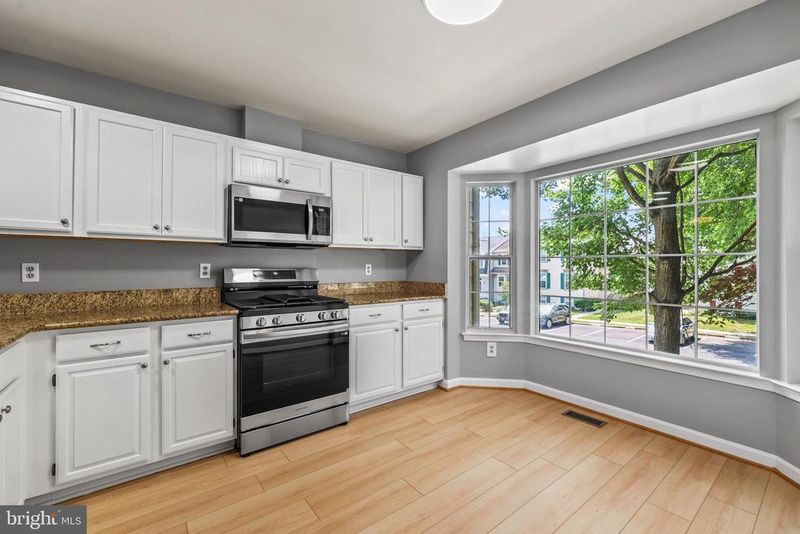 5166 Havering Way, Woodbridge, VA 22193