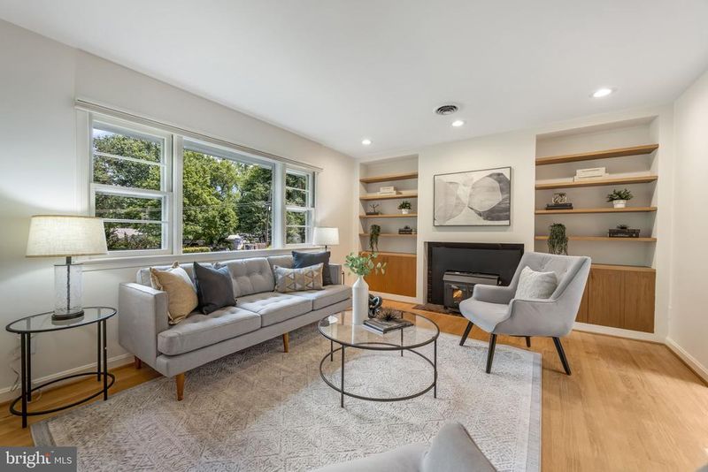 6501 Lakeview Dr, Falls Church, VA 22041