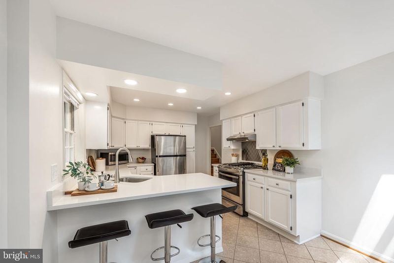 6501 Lakeview Dr, Falls Church, VA 22041