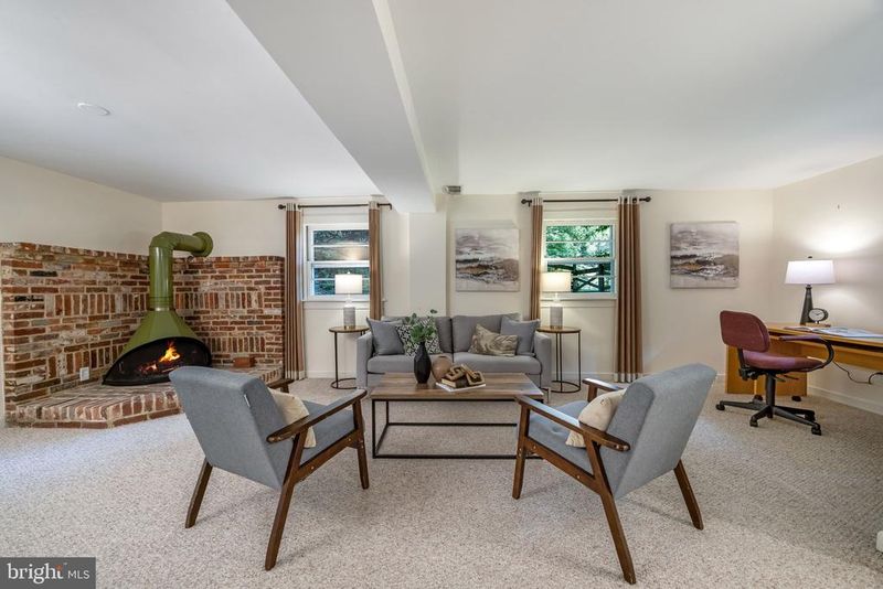 6501 Lakeview Dr, Falls Church, VA 22041
