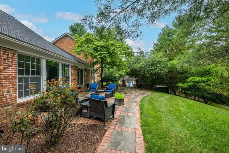 9501 Brian Jac Ln, Great Falls, VA 22066