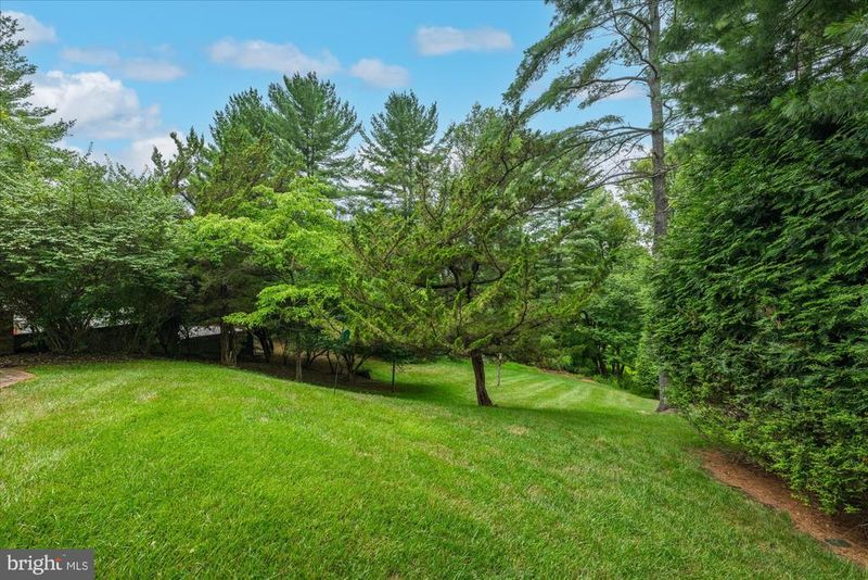 9501 Brian Jac Ln, Great Falls, VA 22066