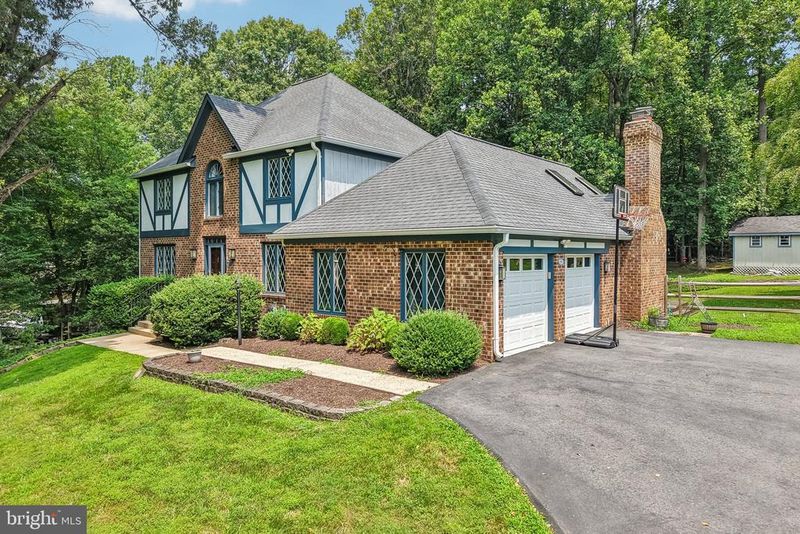 2903 Taj Dr, Oakton, VA 22124