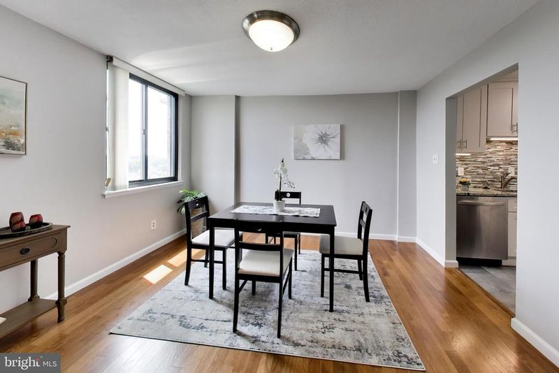 118 Monroe St #118-910, Rockville, MD 20850