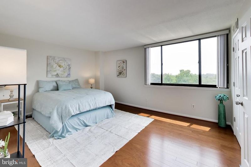 118 Monroe St #118-910, Rockville, MD 20850