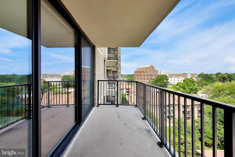 118 Monroe St #118-910, Rockville, MD 20850