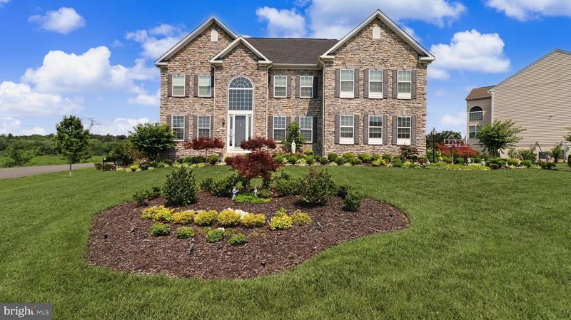26859 Crusher Dr, Chantilly, VA 20152
