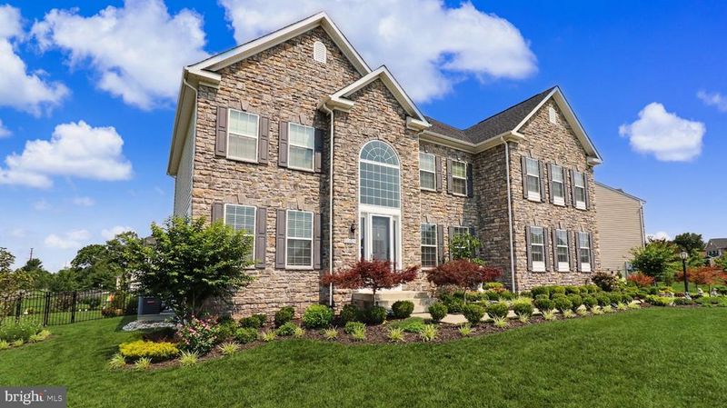 26859 Crusher Dr, Chantilly, VA 20152