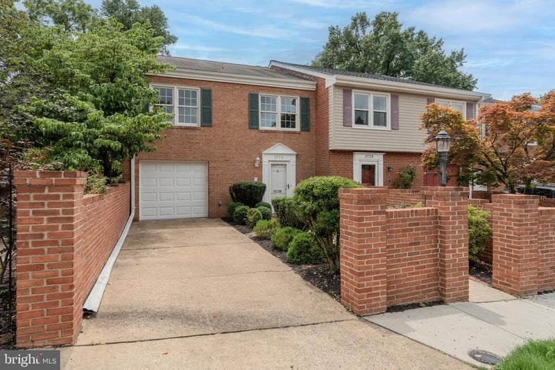 3726 12th St S, Arlington, VA 22204